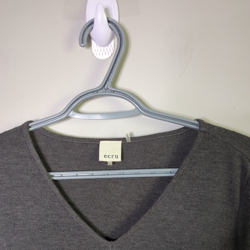 Ecru Leather Accent V Neck Gray Long Sleeve shirt Size Small - Picture 3 of 7